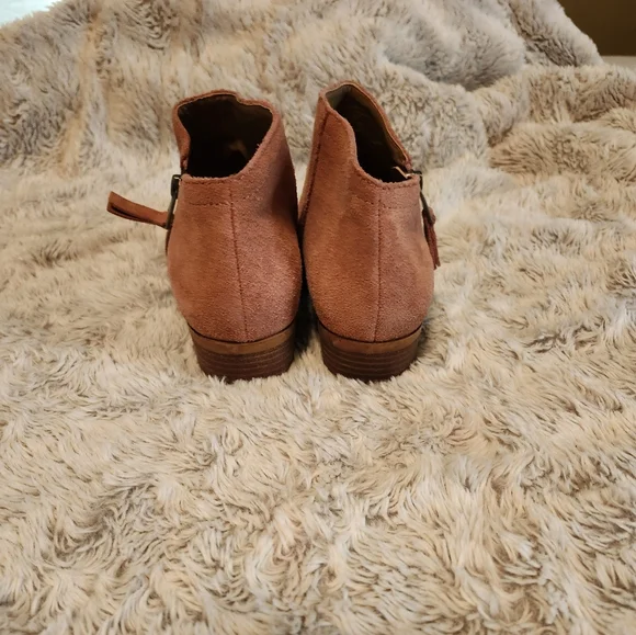 Lucky Brand size 6 Suede Ankle Booties in Canyon Rose - Picture 3 of 5